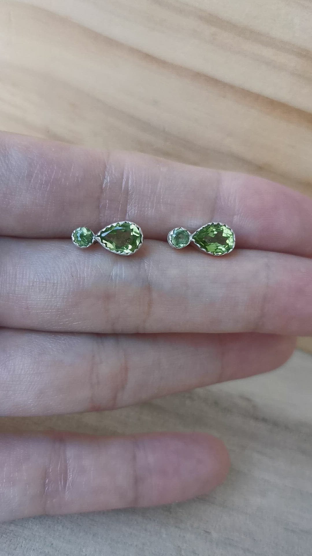 Sterling Silver 925 Studs Earring Peridot Glimte