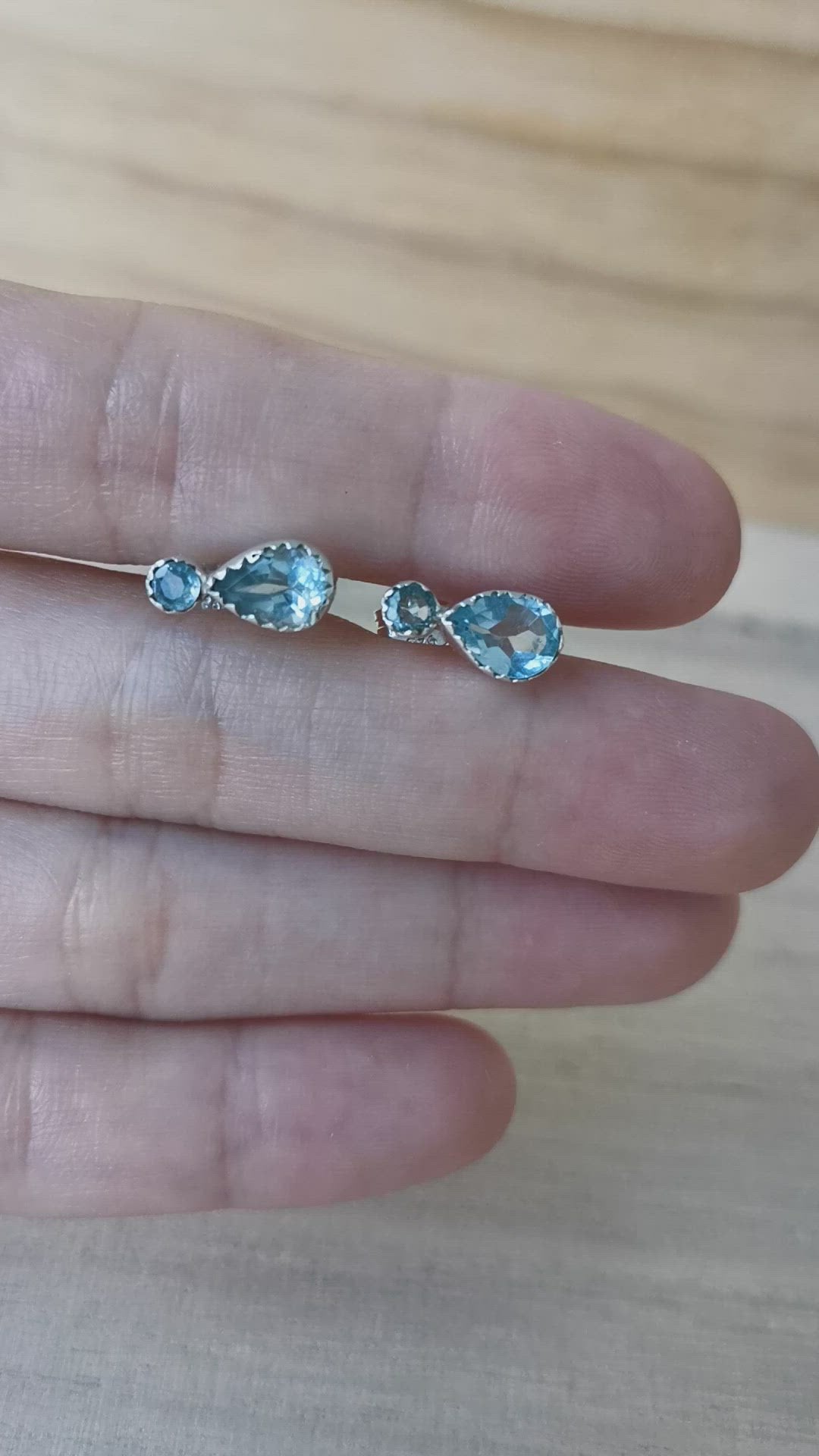 Sterling Silver 925 Studs Earring Blue Topaz Glimte