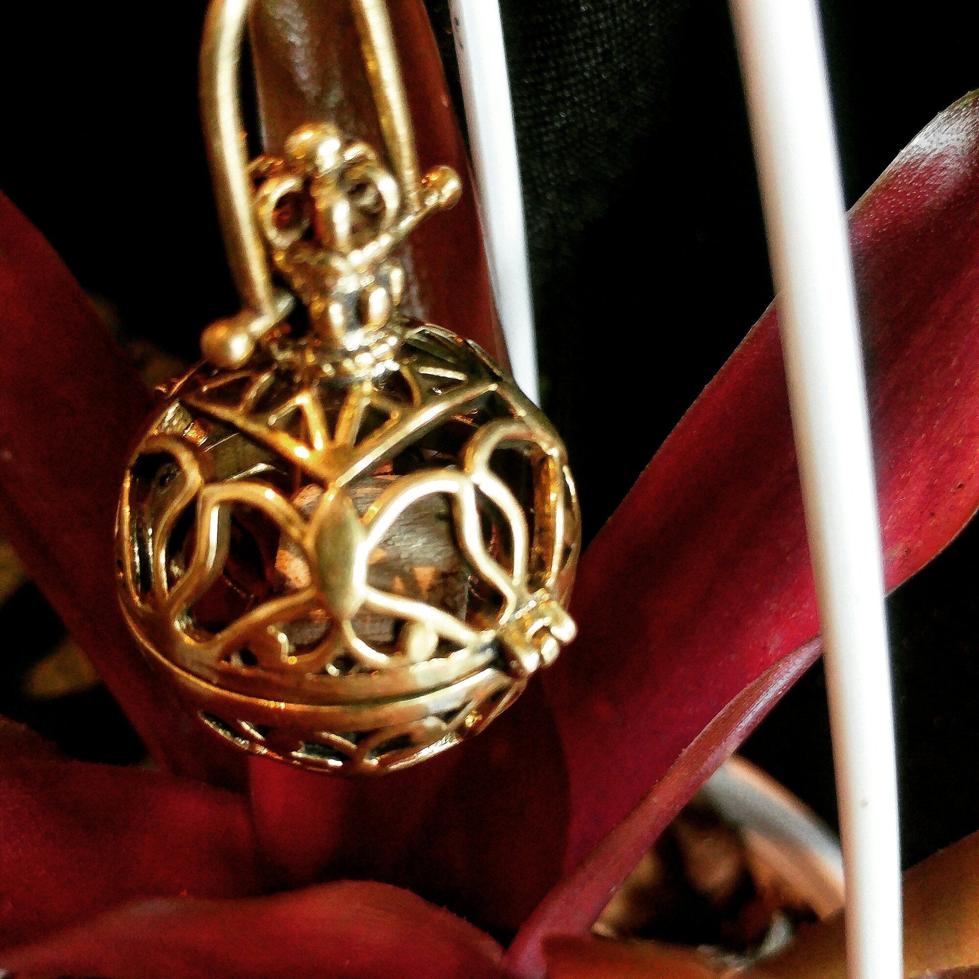 Harmony Ball Pendant Diffuser Corona (Crown)