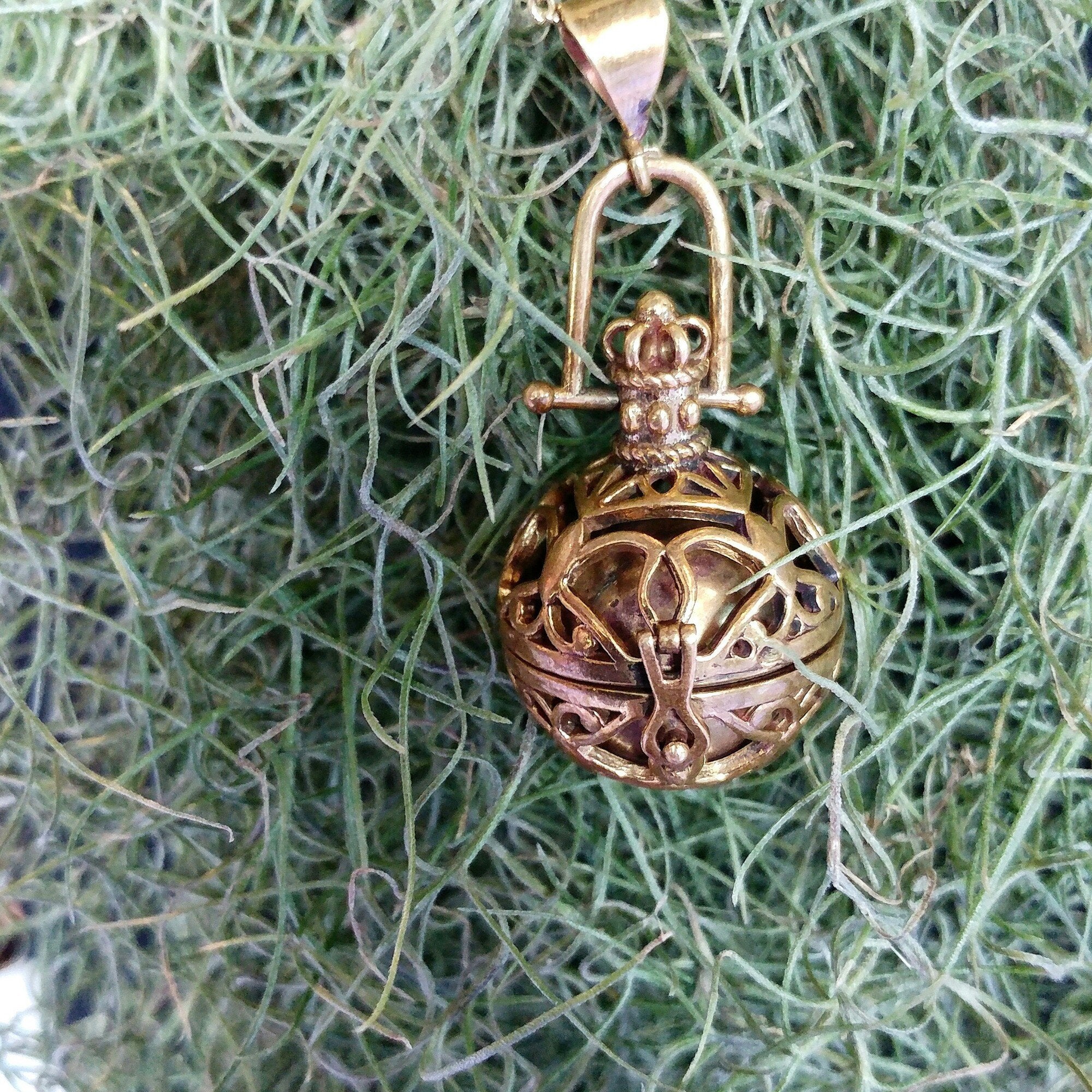 Harmony Ball Pendant Diffuser Corona (Crown)