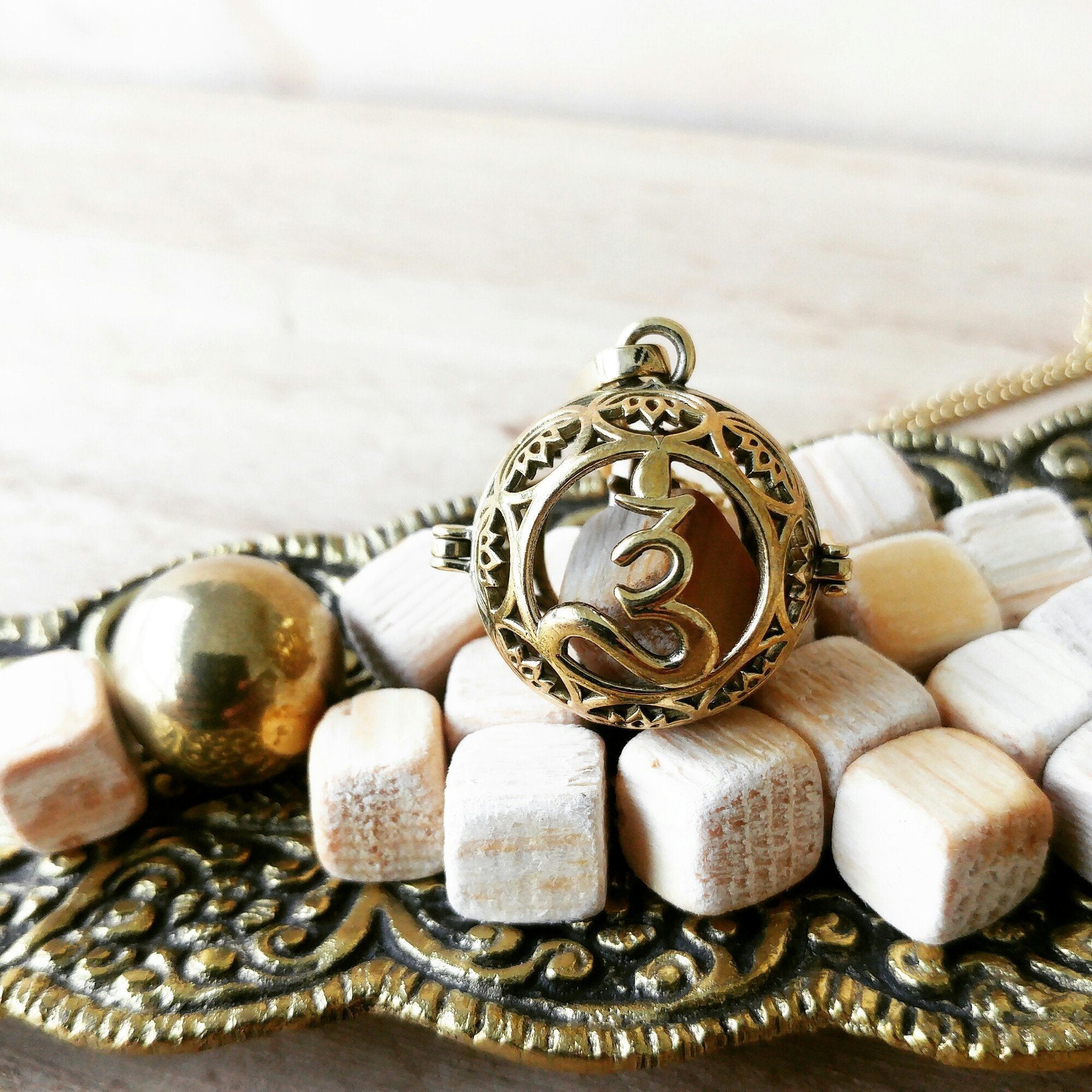 Harmony Ball Pendant Diffuser Om Kara