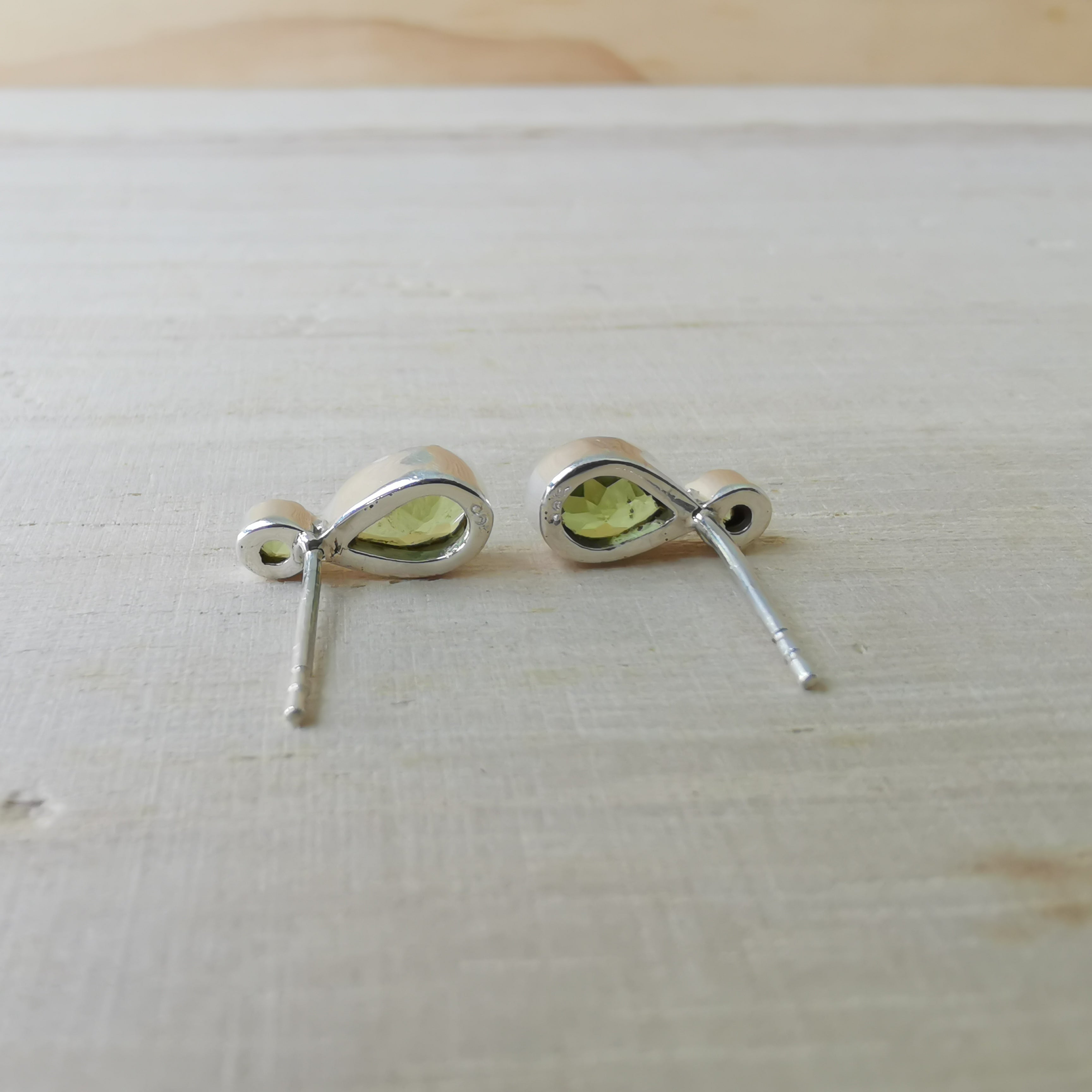 Sterling Silver 925 Studs Earring Peridot Glimte